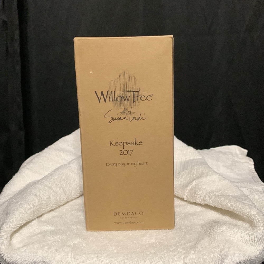 WILLOW TREE - SUSAN LORDI- KEEPSAKE 2017 - Picture 10 of 14